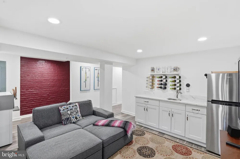 445 KENYON STREET NW Washington, DC 20010