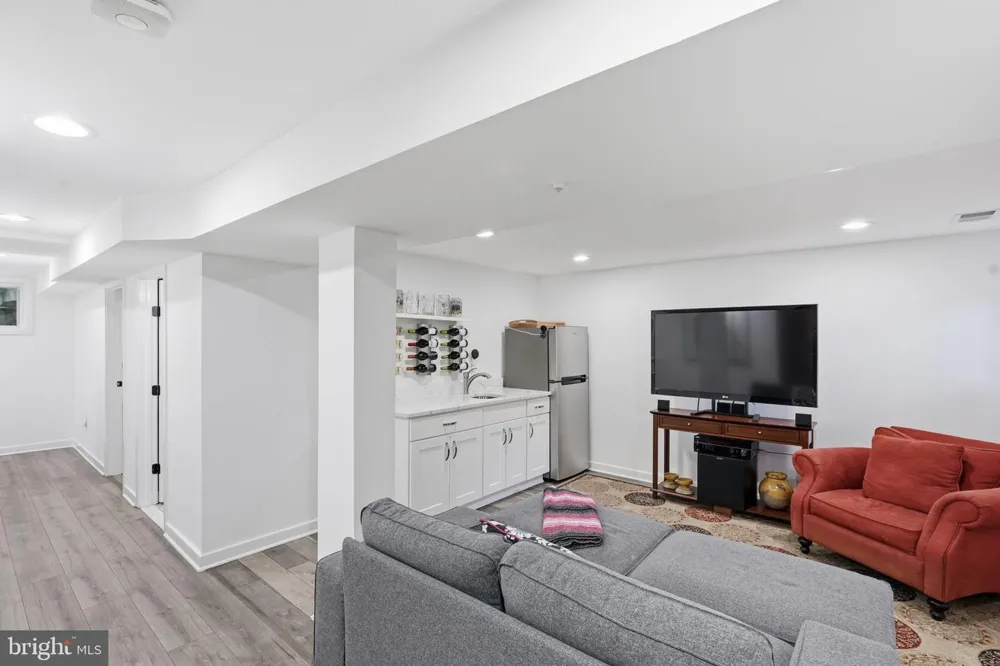 445 KENYON STREET NW Washington, DC 20010