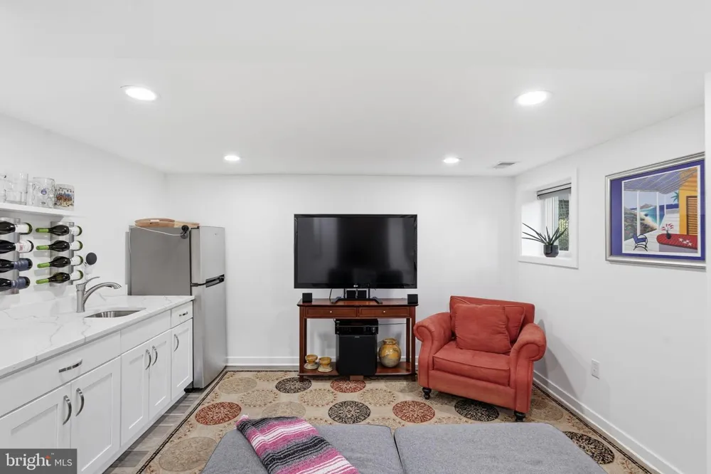 445 KENYON STREET NW Washington, DC 20010
