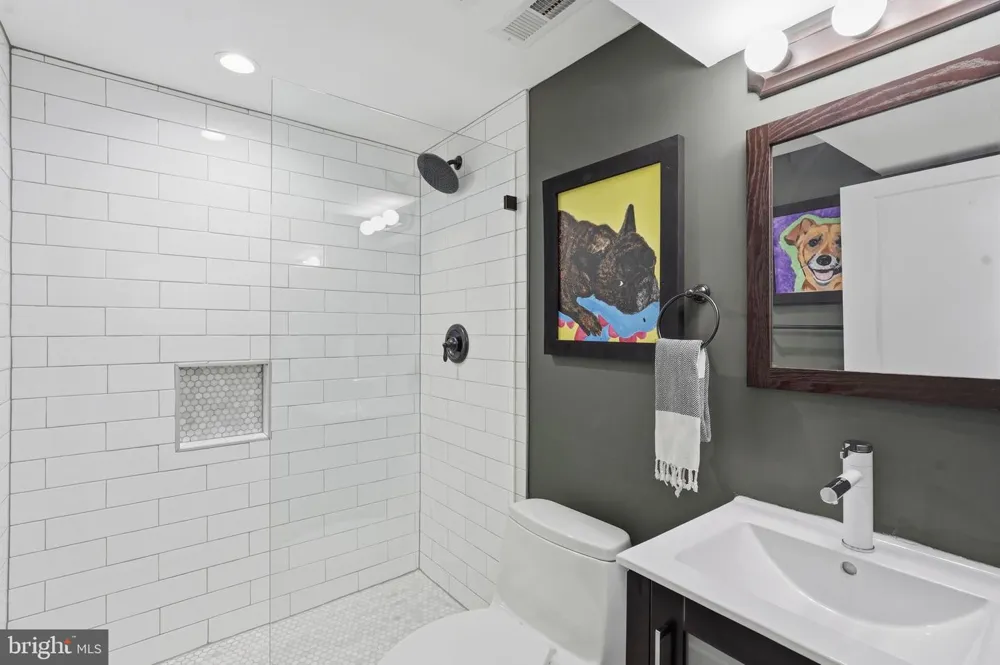 445 KENYON STREET NW Washington, DC 20010