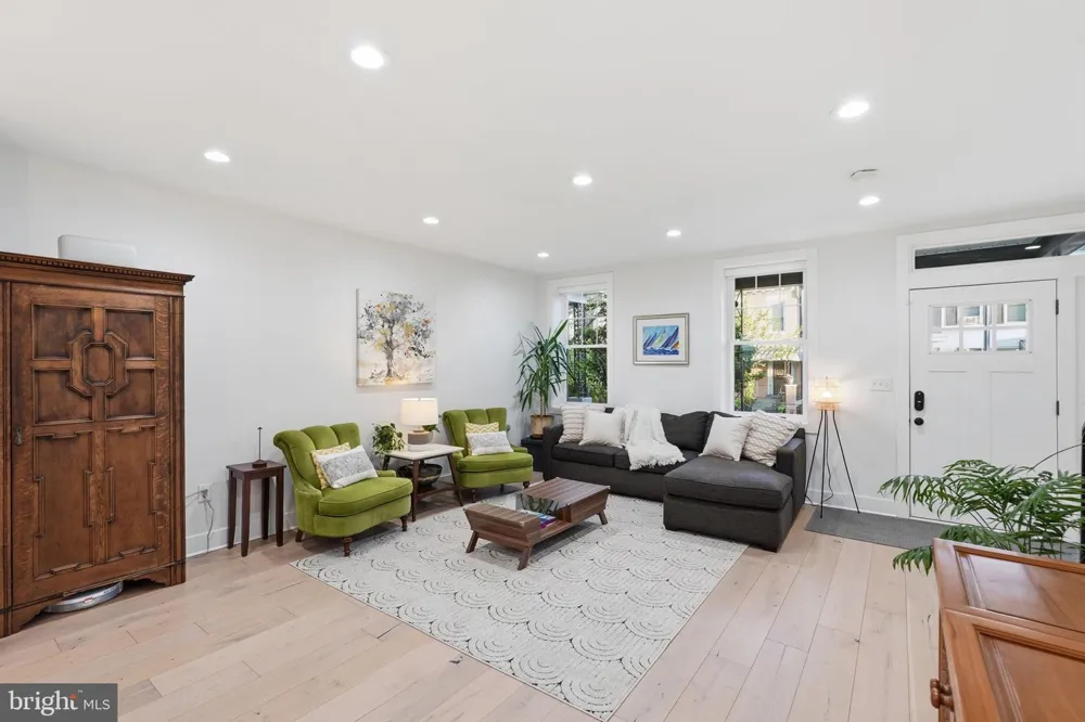 445 KENYON STREET NW Washington, DC 20010