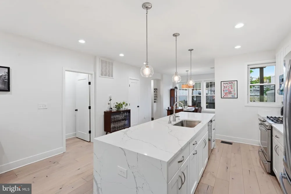 445 KENYON STREET NW Washington, DC 20010