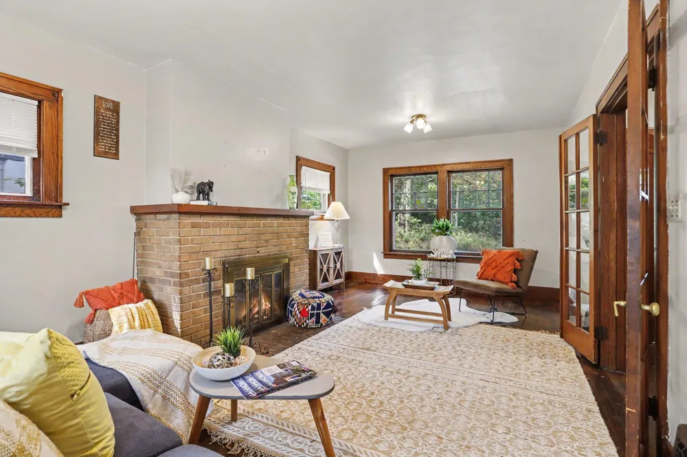 915 Walwood Place Kalamazoo, MI 49007