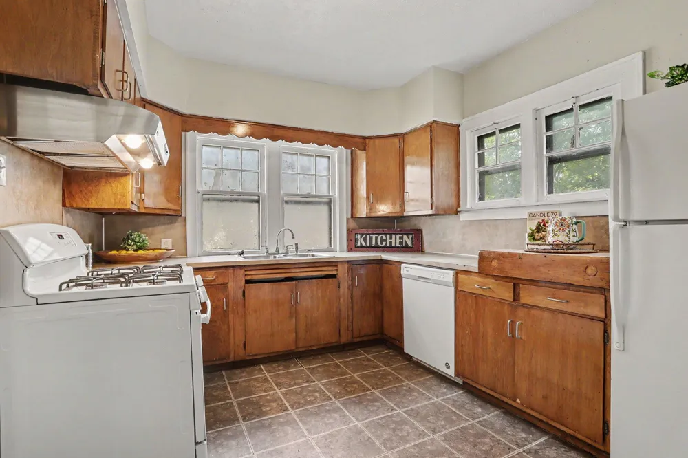 915 Walwood Place Kalamazoo, MI 49007