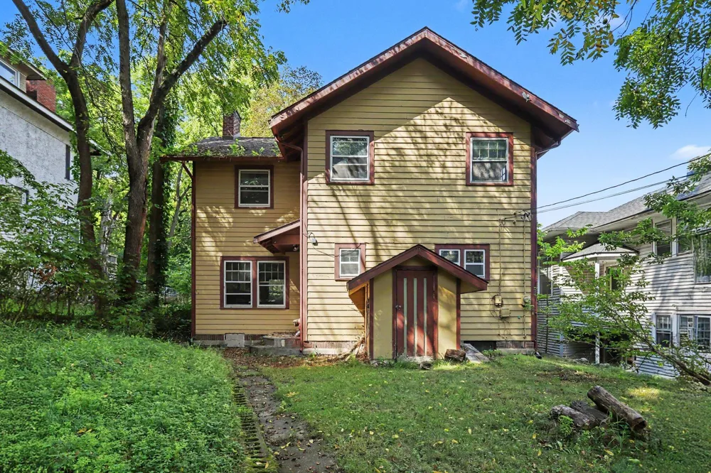 915 Walwood Place Kalamazoo, MI 49007