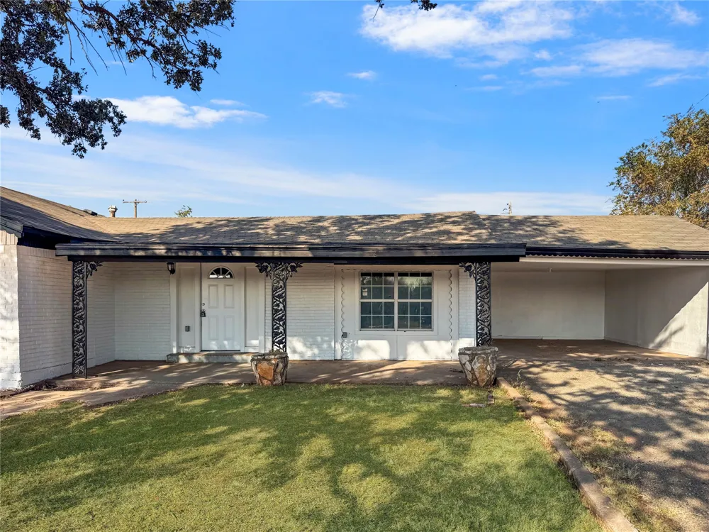 1201 Hickory Sweetwater, TX 79556