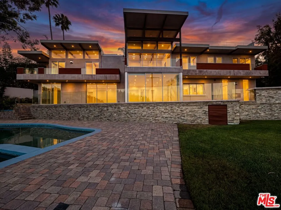 770 Paseo Miramar Los Angeles, CA 90272