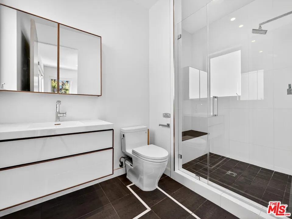 770 Paseo Miramar Los Angeles, CA 90272