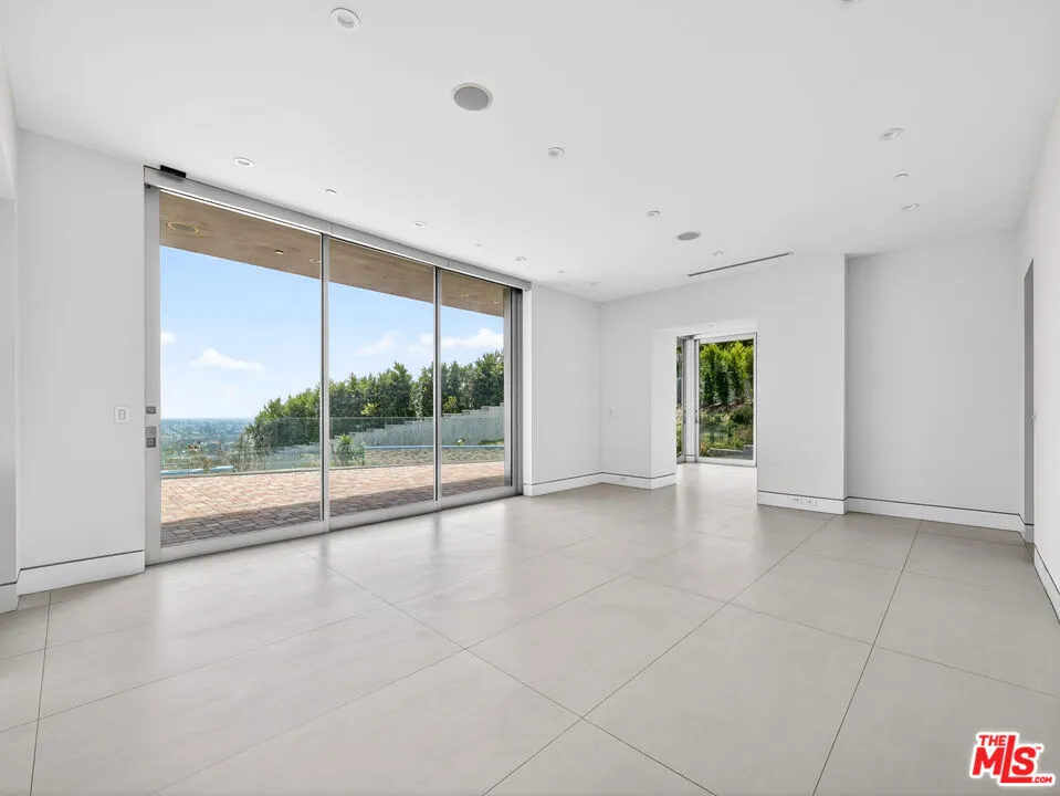 770 Paseo Miramar Los Angeles, CA 90272