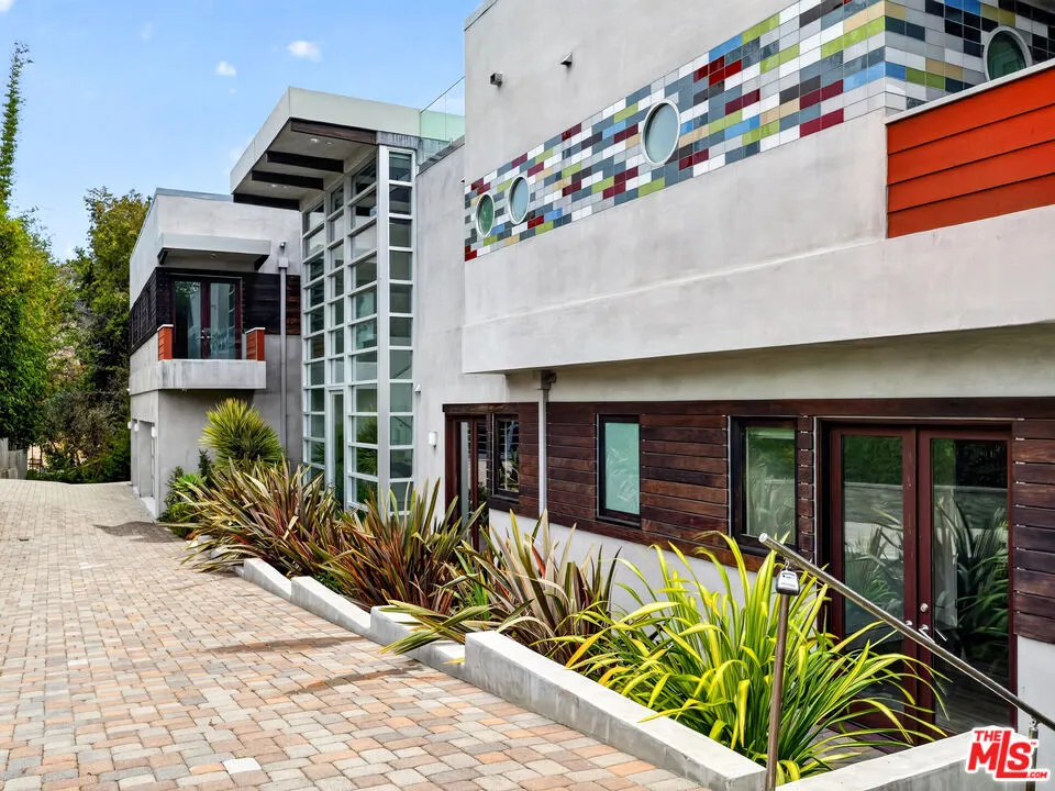 770 Paseo Miramar Los Angeles, CA 90272