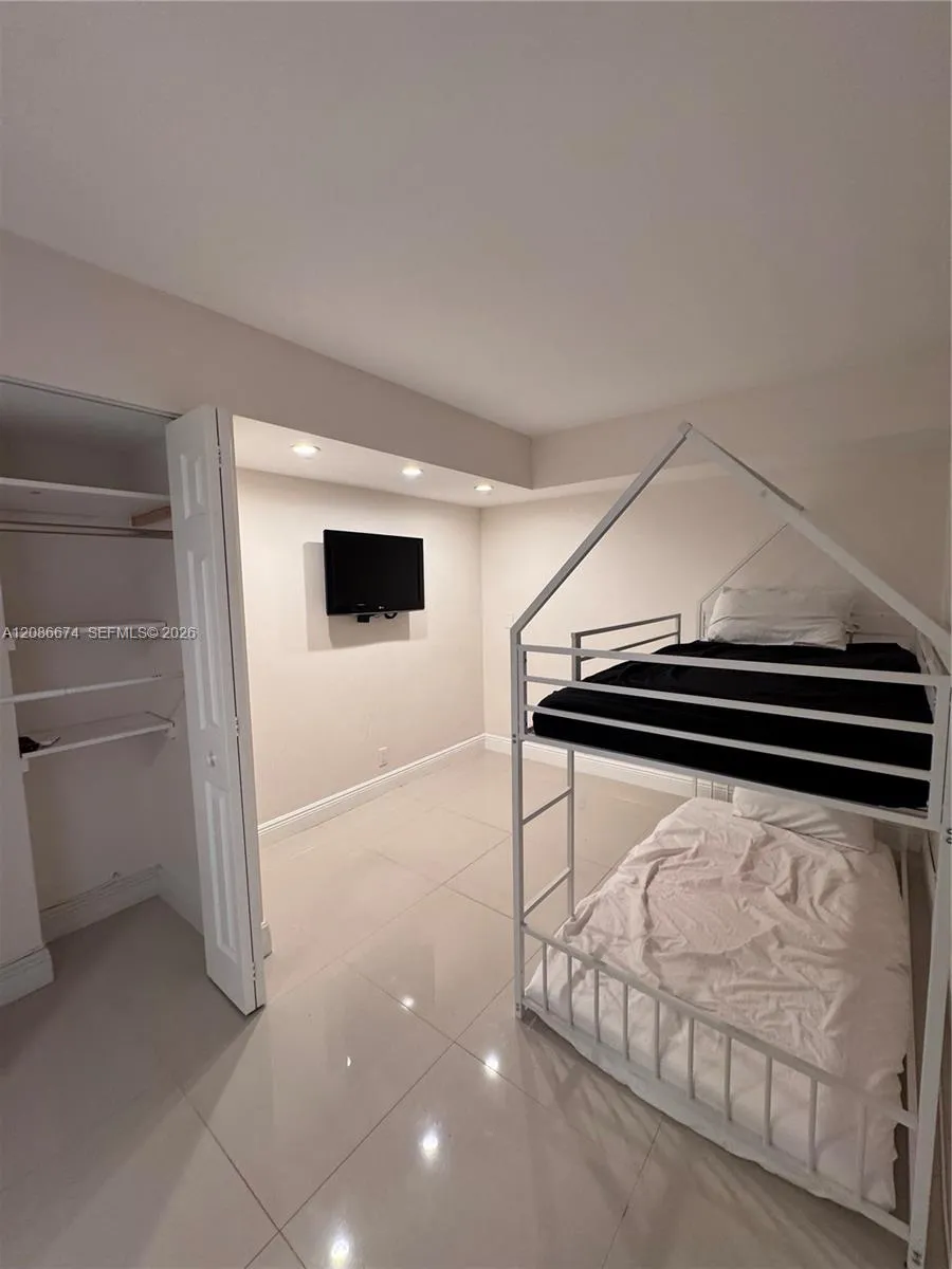 400 Leslie Dr #602 Hallandale Beach, FL 33009
