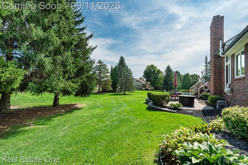 54734 Burlington Drive Shelby Charter Township, MI 48315