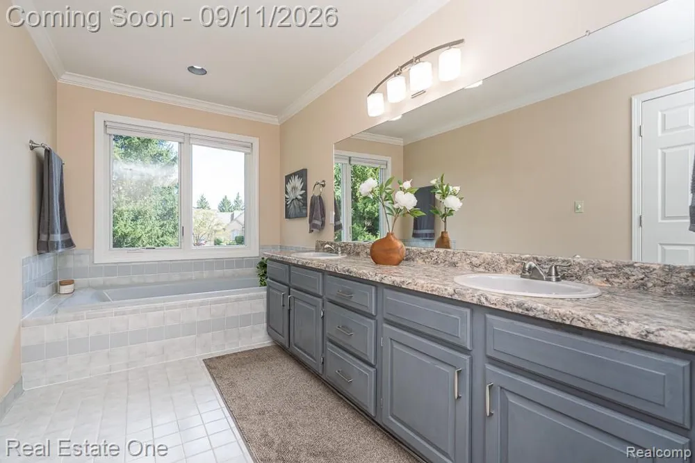 54734 Burlington Drive Shelby Charter Township, MI 48315