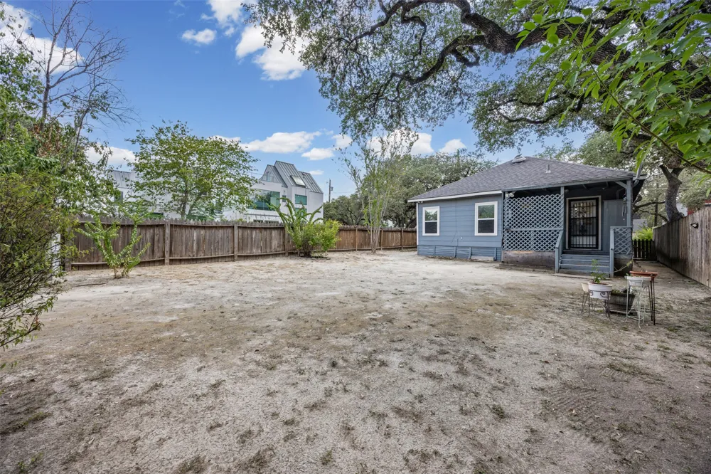 906 W Elizabeth Street Austin, TX 78704