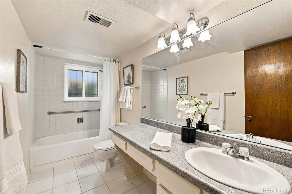 11865 E Louisiana Avenue Aurora, CO 80012