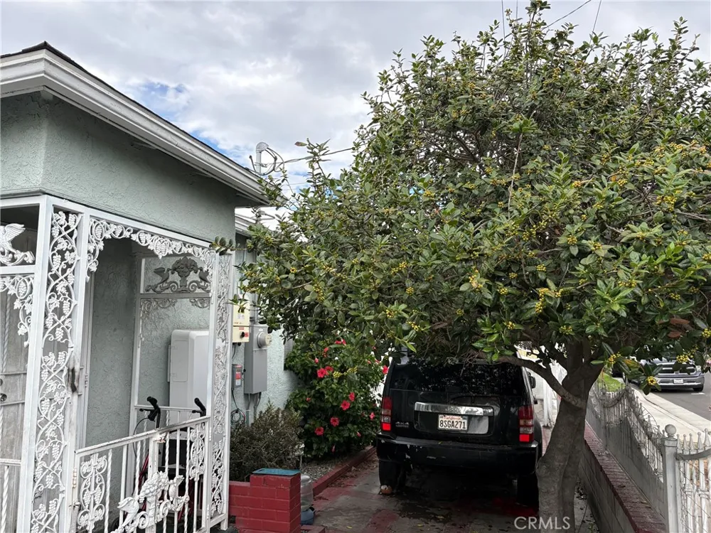 3929 E 56th Street Maywood, CA 90270