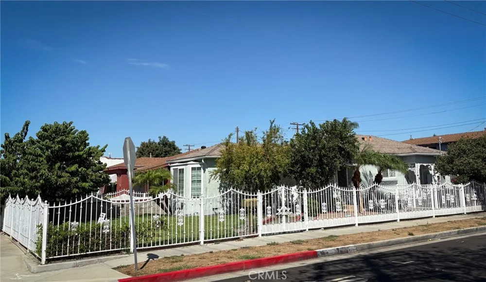 3929 E 56th Street Maywood, CA 90270