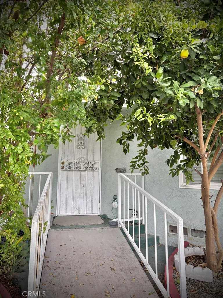 3929 E 56th Street Maywood, CA 90270