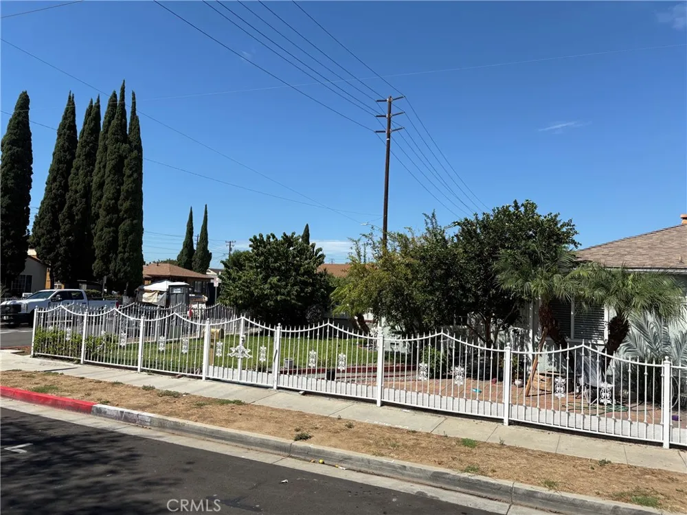 3929 E 56th Street Maywood, CA 90270