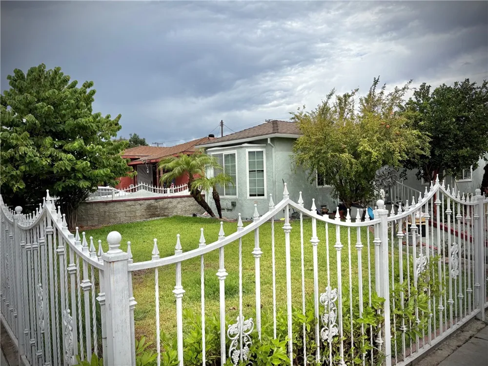 3929 E 56th Street Maywood, CA 90270