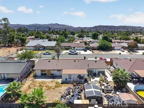 41420 Dixon Hemet, CA 92544