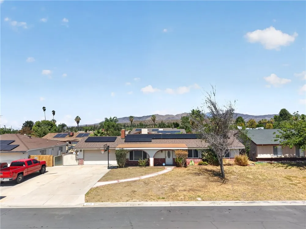 41420 Dixon Hemet, CA 92544