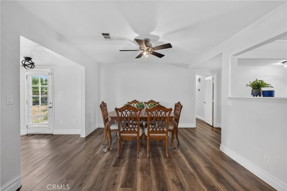 41420 Dixon Hemet, CA 92544