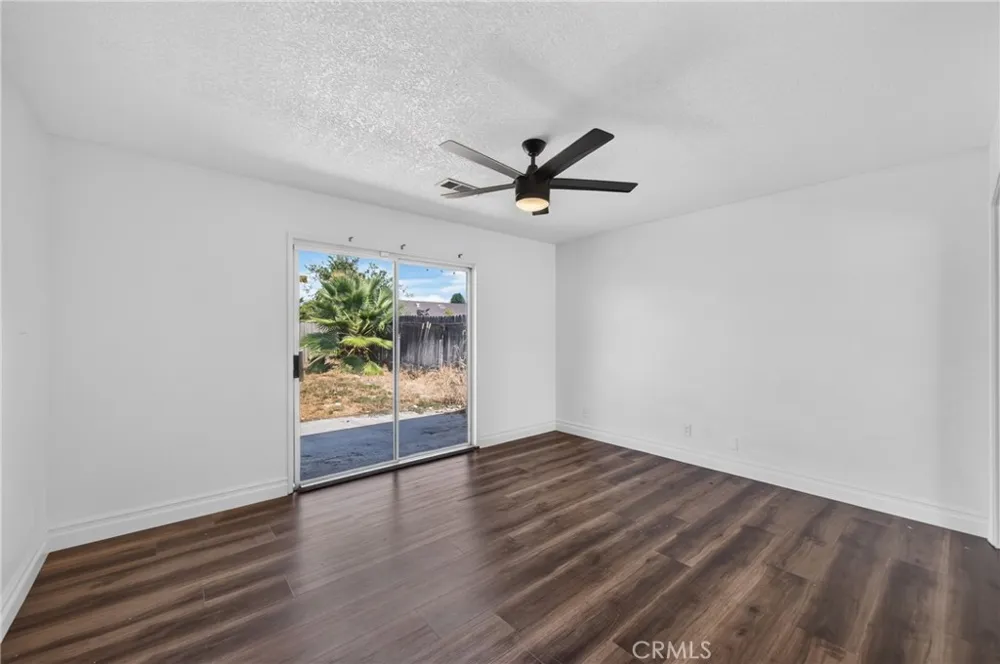 41420 Dixon Hemet, CA 92544