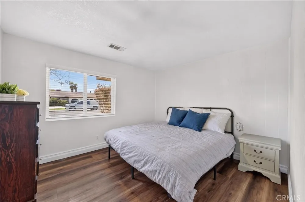 41420 Dixon Hemet, CA 92544