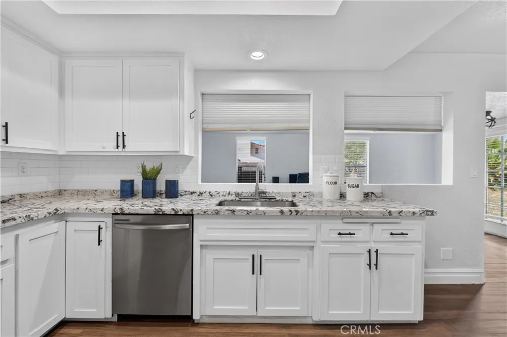 41420 Dixon Hemet, CA 92544