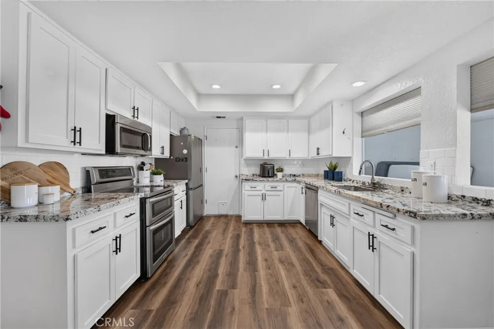 41420 Dixon Hemet, CA 92544