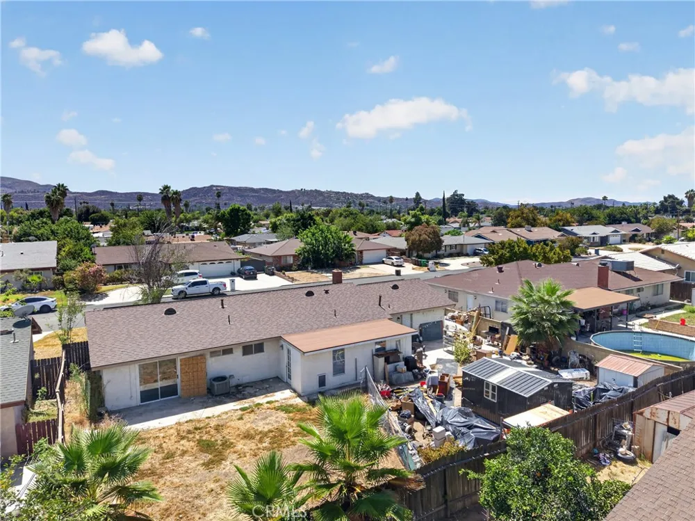 41420 Dixon Hemet, CA 92544