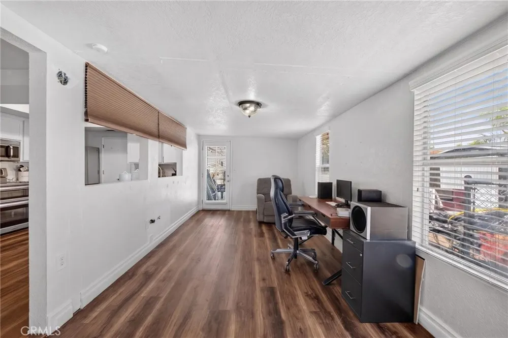 41420 Dixon Hemet, CA 92544