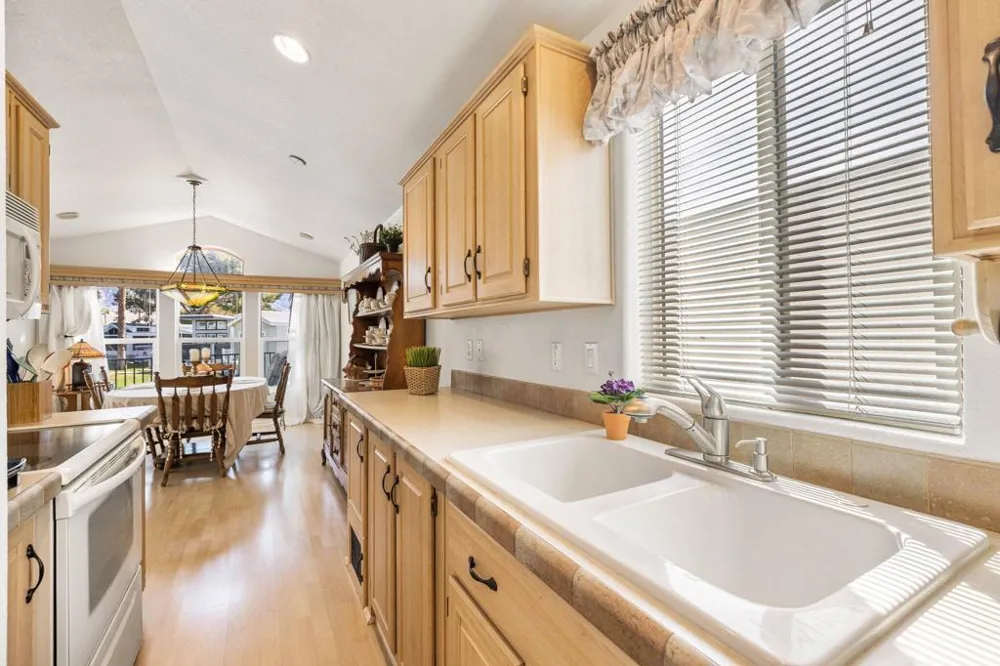 74711 Dillon Road ##6 Desert Hot Springs, CA 92241
