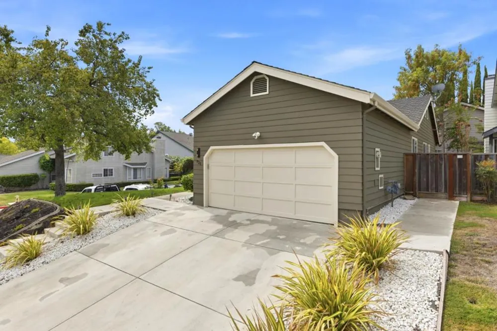 921 Clinton Place Pleasanton, CA 94566