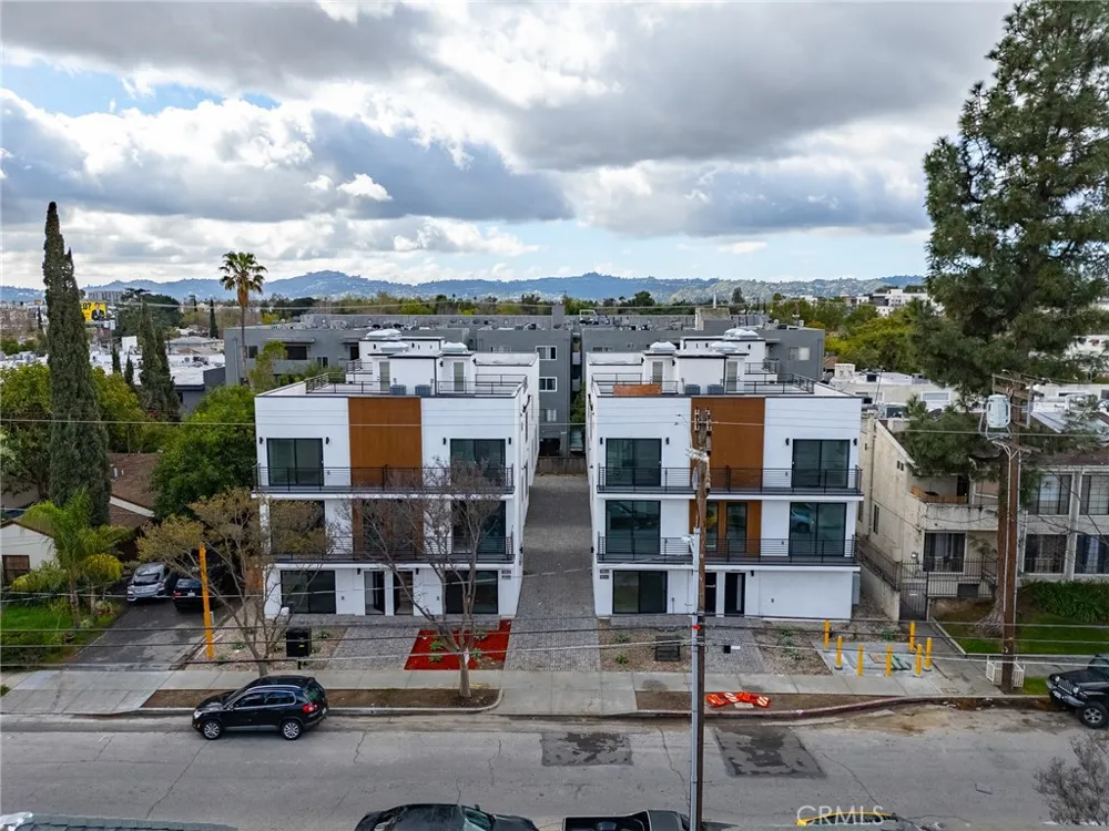 11810 Gilmore Los Angeles, CA 91606