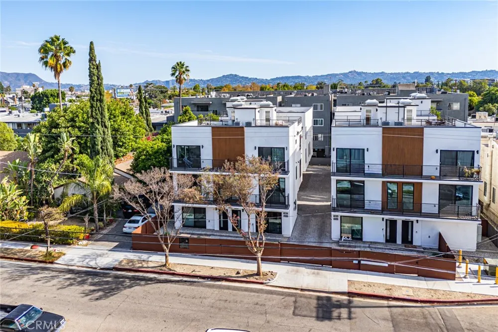 11810 Gilmore Los Angeles, CA 91606