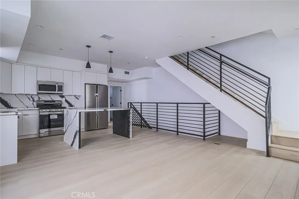 11810 Gilmore Los Angeles, CA 91606