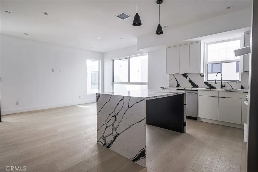 11810 Gilmore Los Angeles, CA 91606
