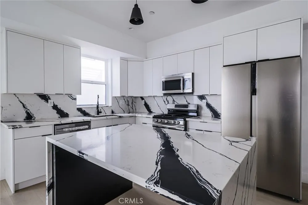 11810 Gilmore Los Angeles, CA 91606