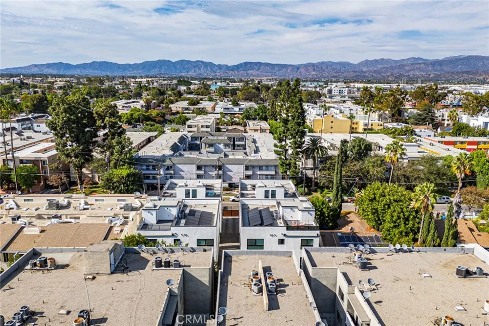 11810 Gilmore Los Angeles, CA 91606