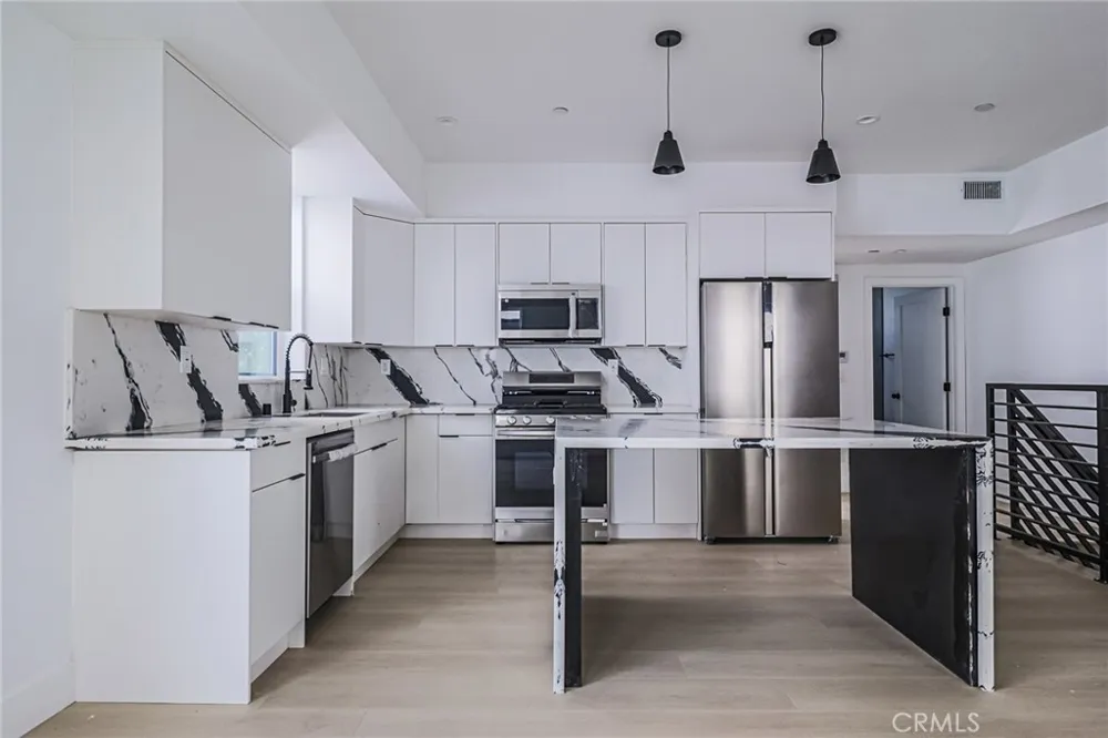 11810 Gilmore Los Angeles, CA 91606