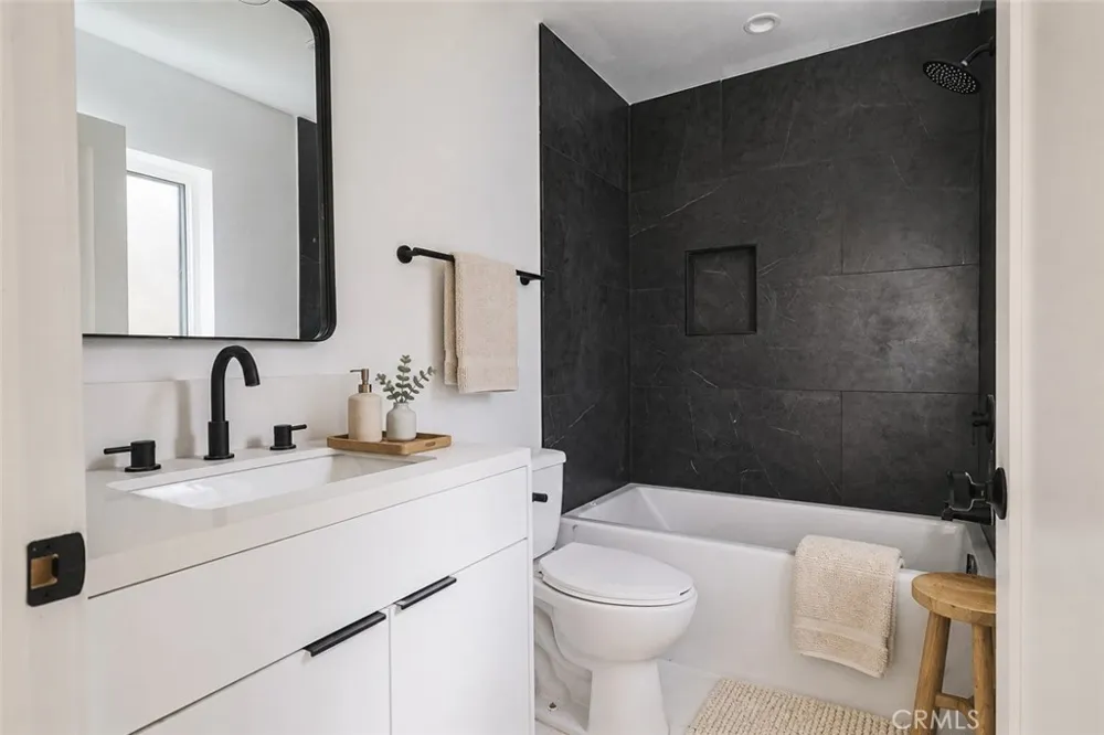 11810 Gilmore Los Angeles, CA 91606