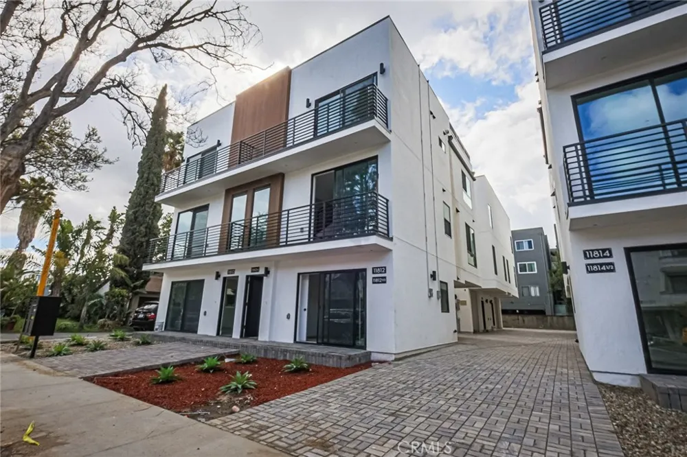 11810 Gilmore Los Angeles, CA 91606