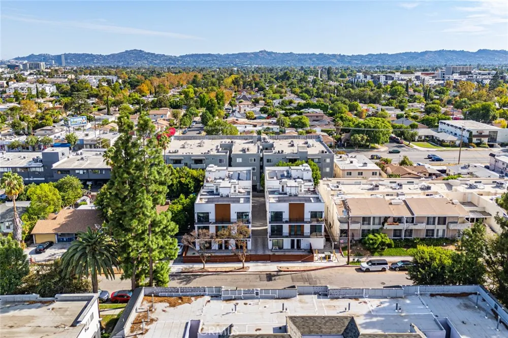 11810 Gilmore Los Angeles, CA 91606
