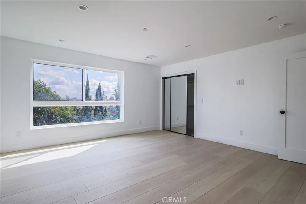 11810 Gilmore Los Angeles, CA 91606