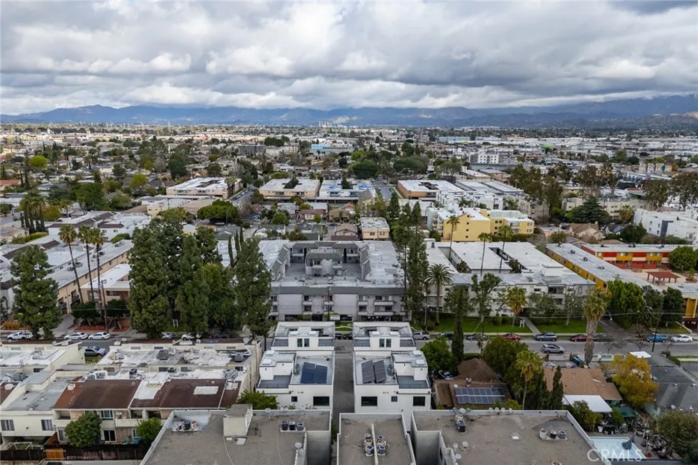 11810 Gilmore Los Angeles, CA 91606