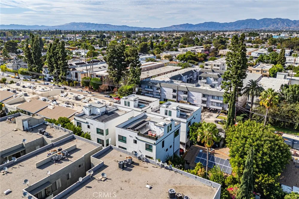 11810 Gilmore Los Angeles, CA 91606