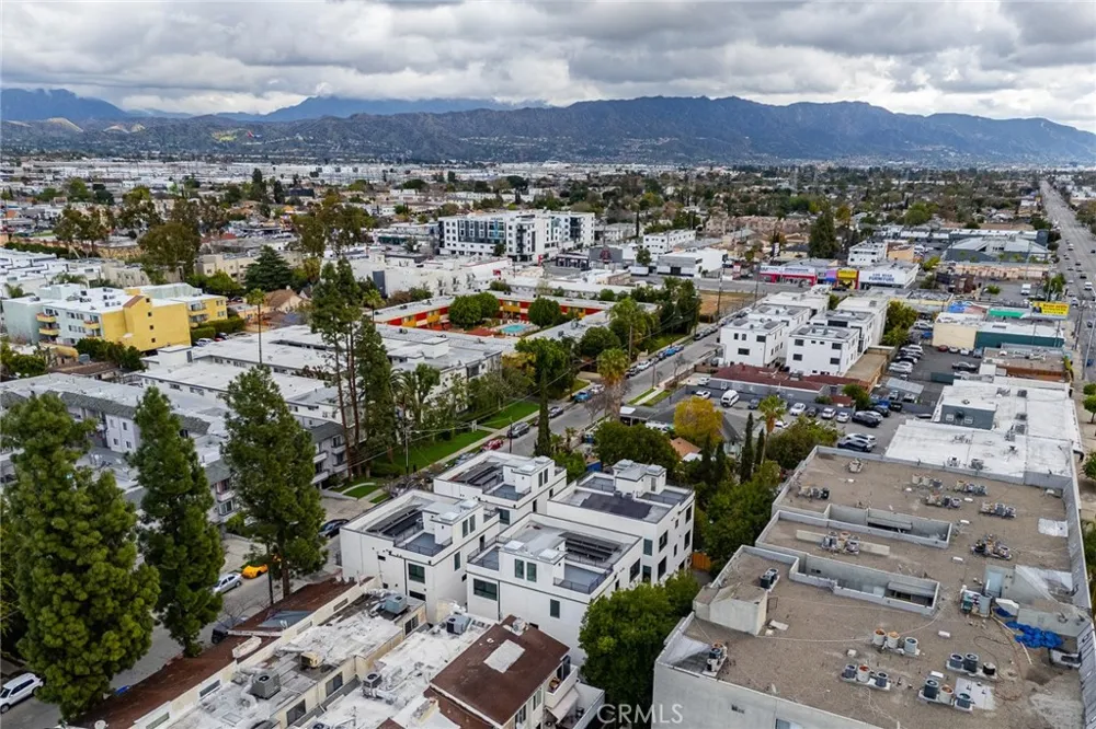 11810 Gilmore Los Angeles, CA 91606
