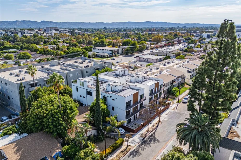 11810 Gilmore Los Angeles, CA 91606